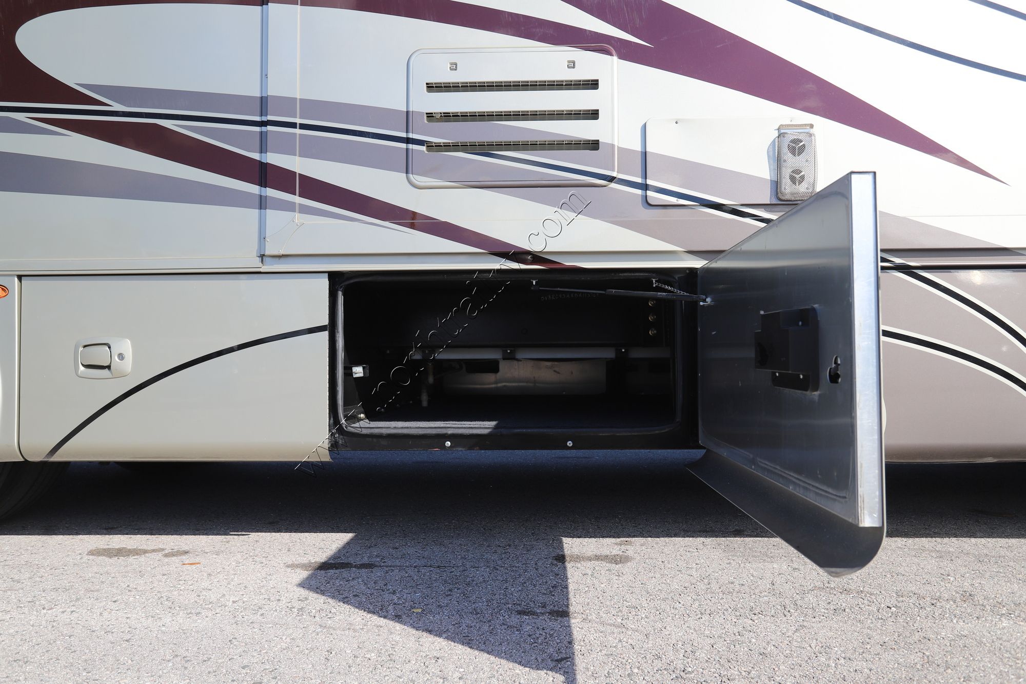 Used 2011 Tiffin Motor Homes Breeze 32BR Class A  For Sale