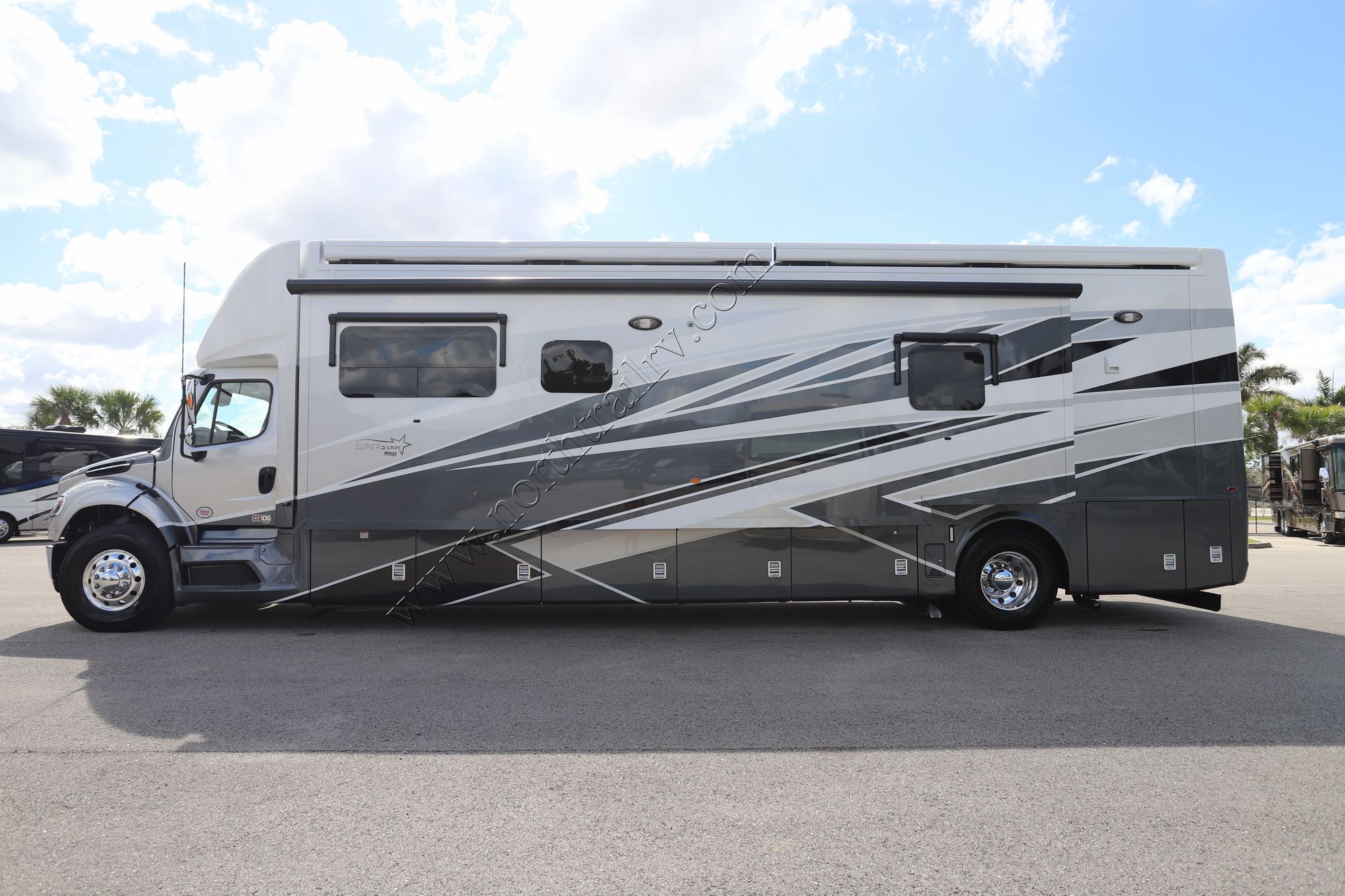 New 2025 Newmar Super Star 4059 Super C  For Sale