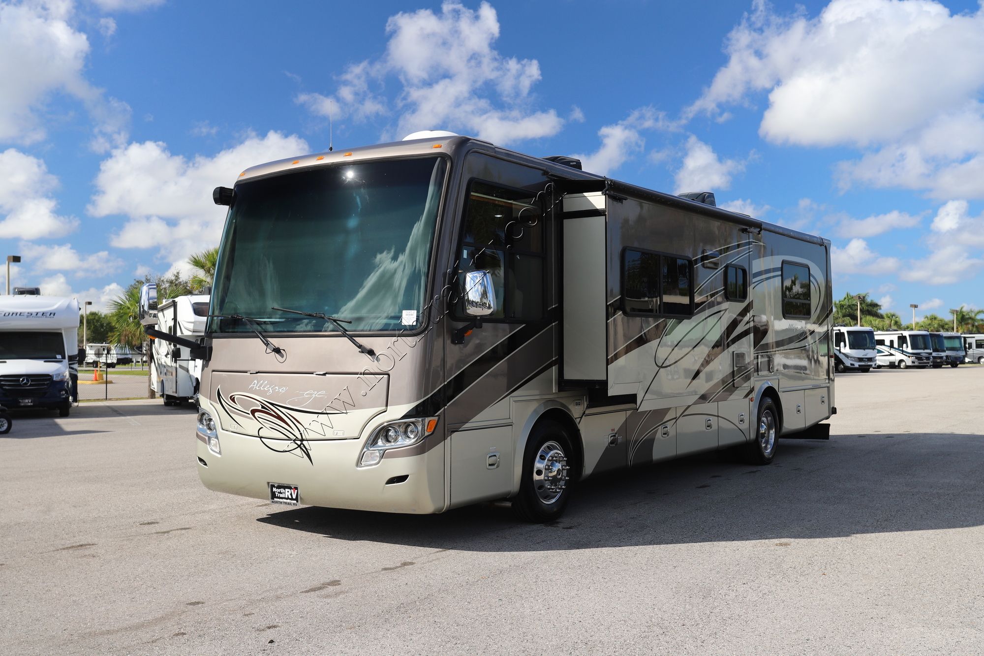 Used 2011 Tiffin Motor Homes Breeze 32BR Class A  For Sale