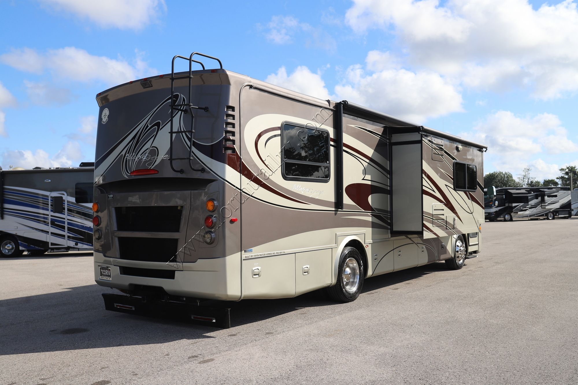 Used 2011 Tiffin Motor Homes Breeze 32BR Class A  For Sale