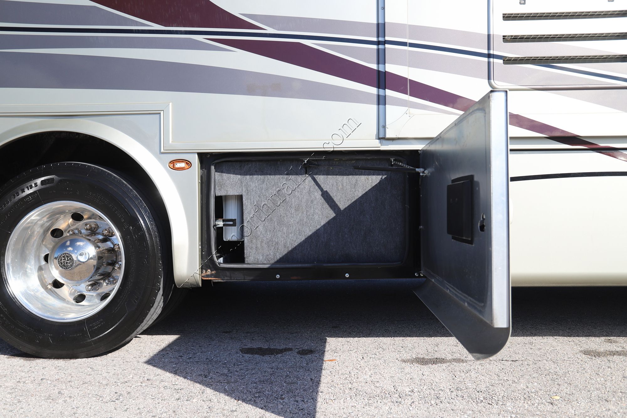 Used 2011 Tiffin Motor Homes Breeze 32BR Class A  For Sale