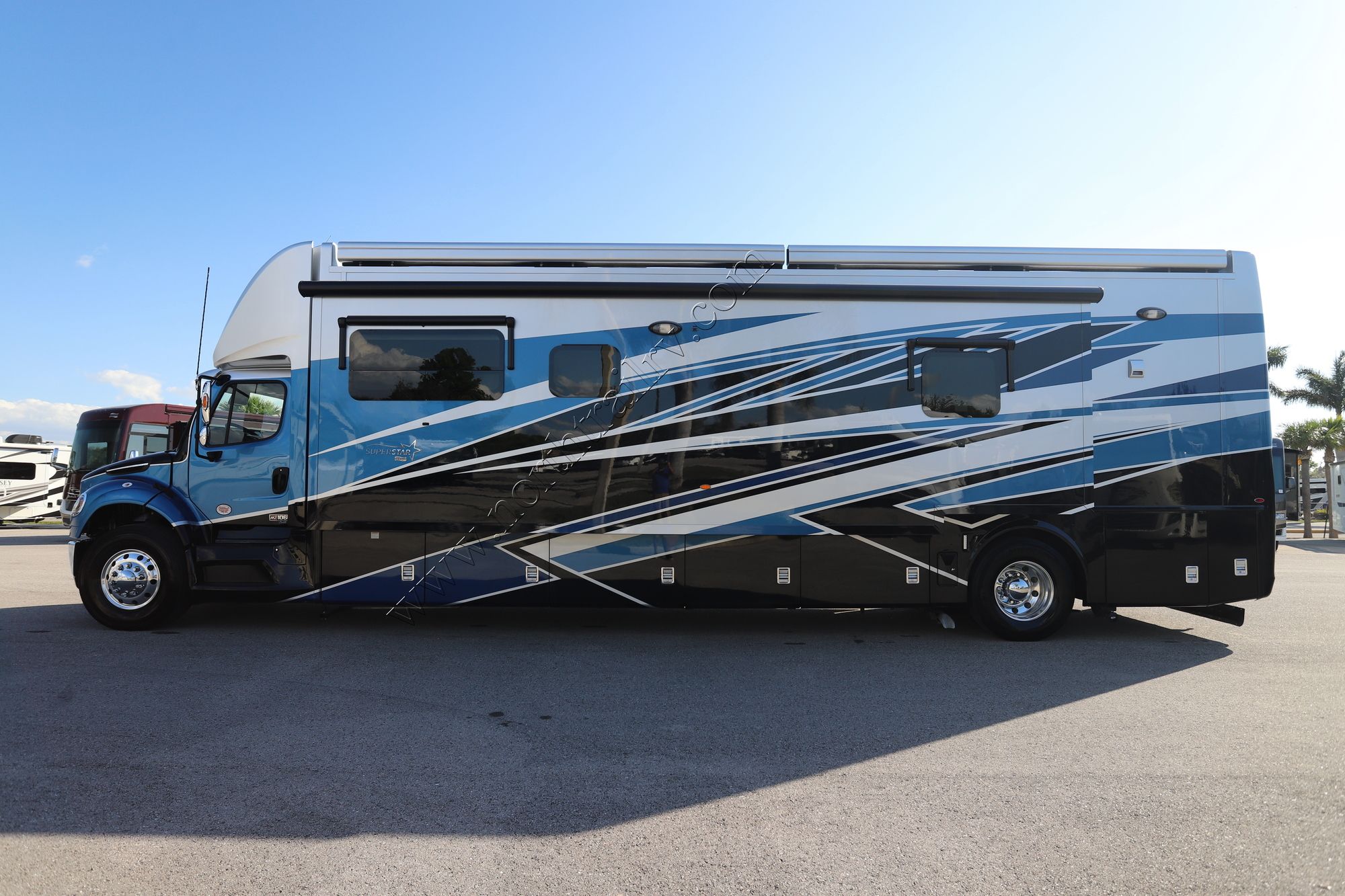 New 2025 Newmar Super Star 4059 Super C  For Sale