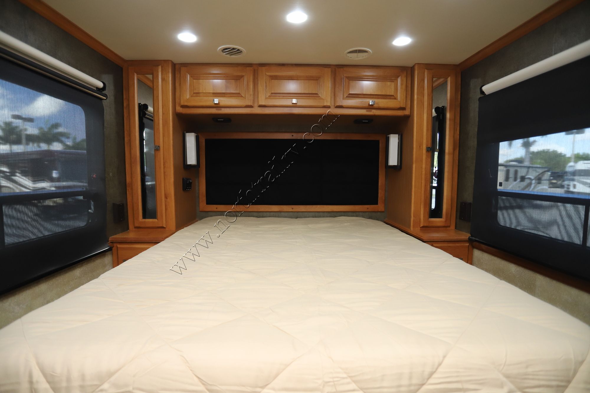 Used 2011 Tiffin Motor Homes Breeze 32BR Class A  For Sale