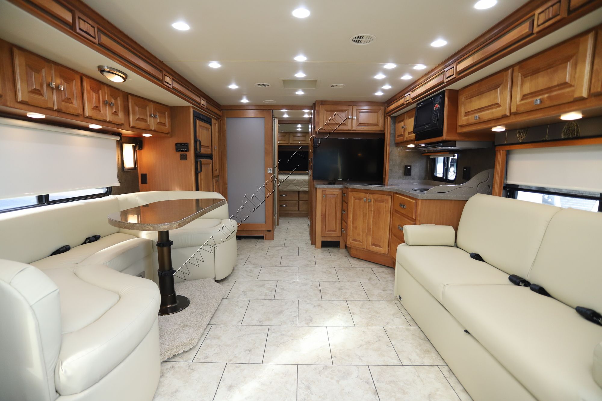 Used 2011 Tiffin Motor Homes Breeze 32BR Class A  For Sale