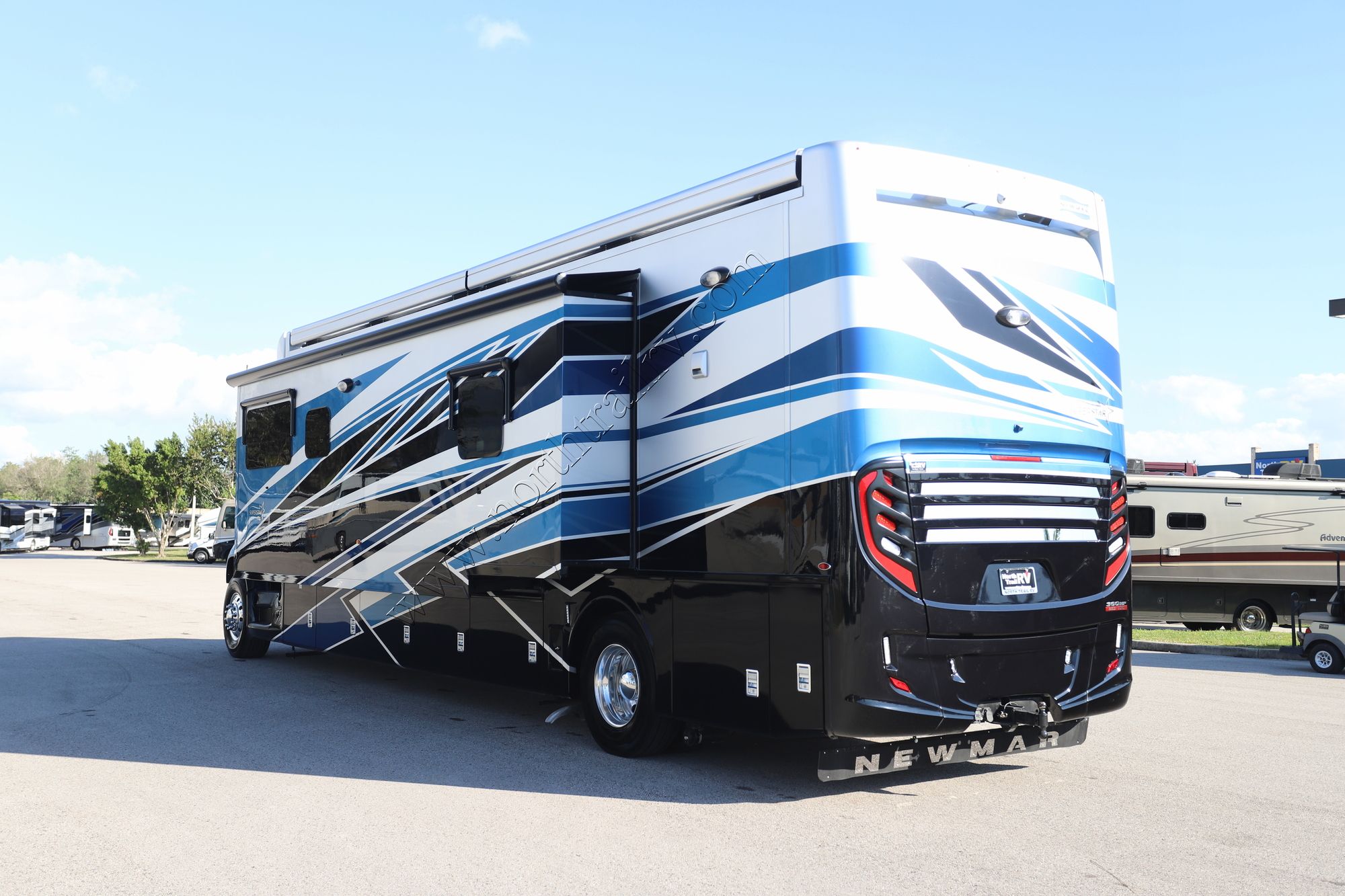 New 2025 Newmar Super Star 4059 Super C  For Sale