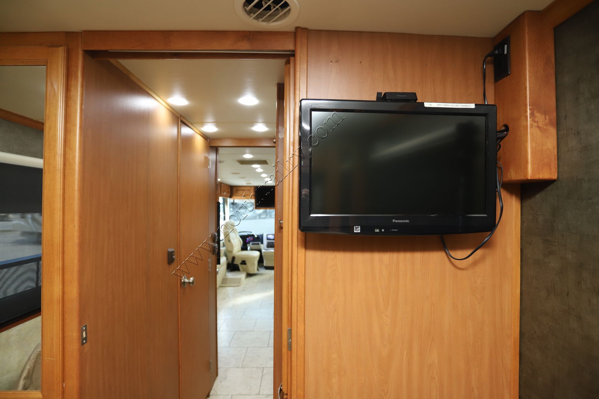 Used 2011 Tiffin Motor Homes Breeze 32BR Class A  For Sale