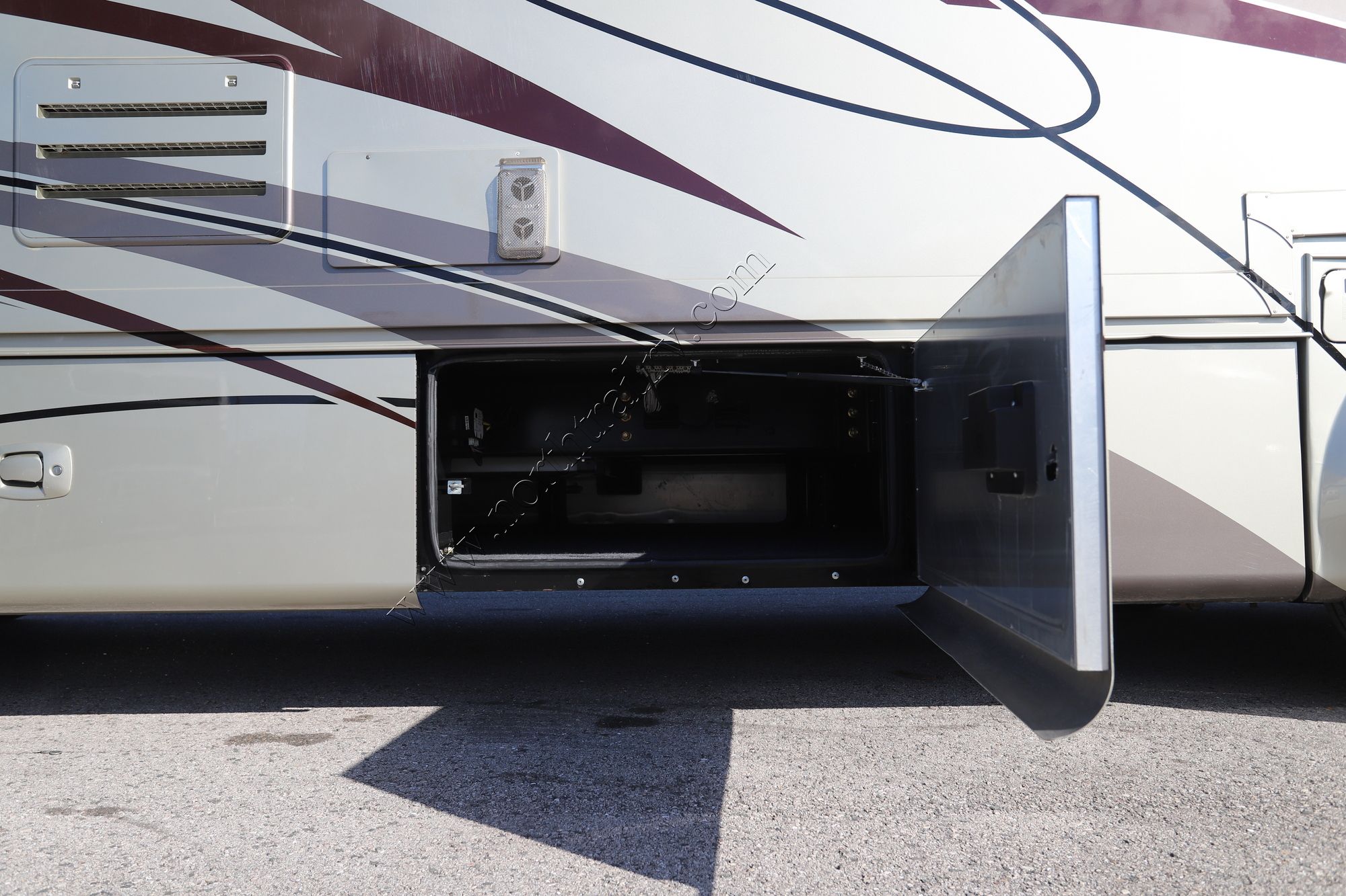 Used 2011 Tiffin Motor Homes Breeze 32BR Class A  For Sale