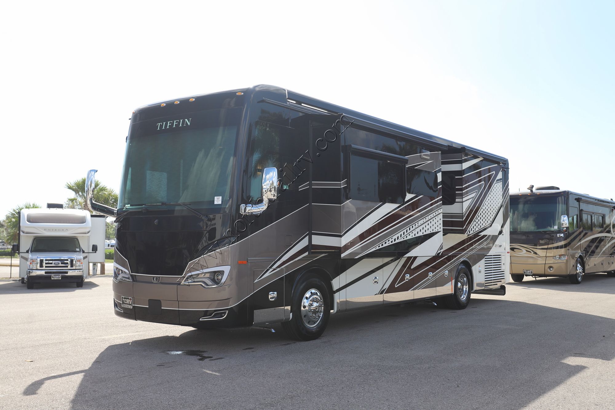 New 2025 Tiffin Motor Homes Allegro Bus 35CP Class A  For Sale