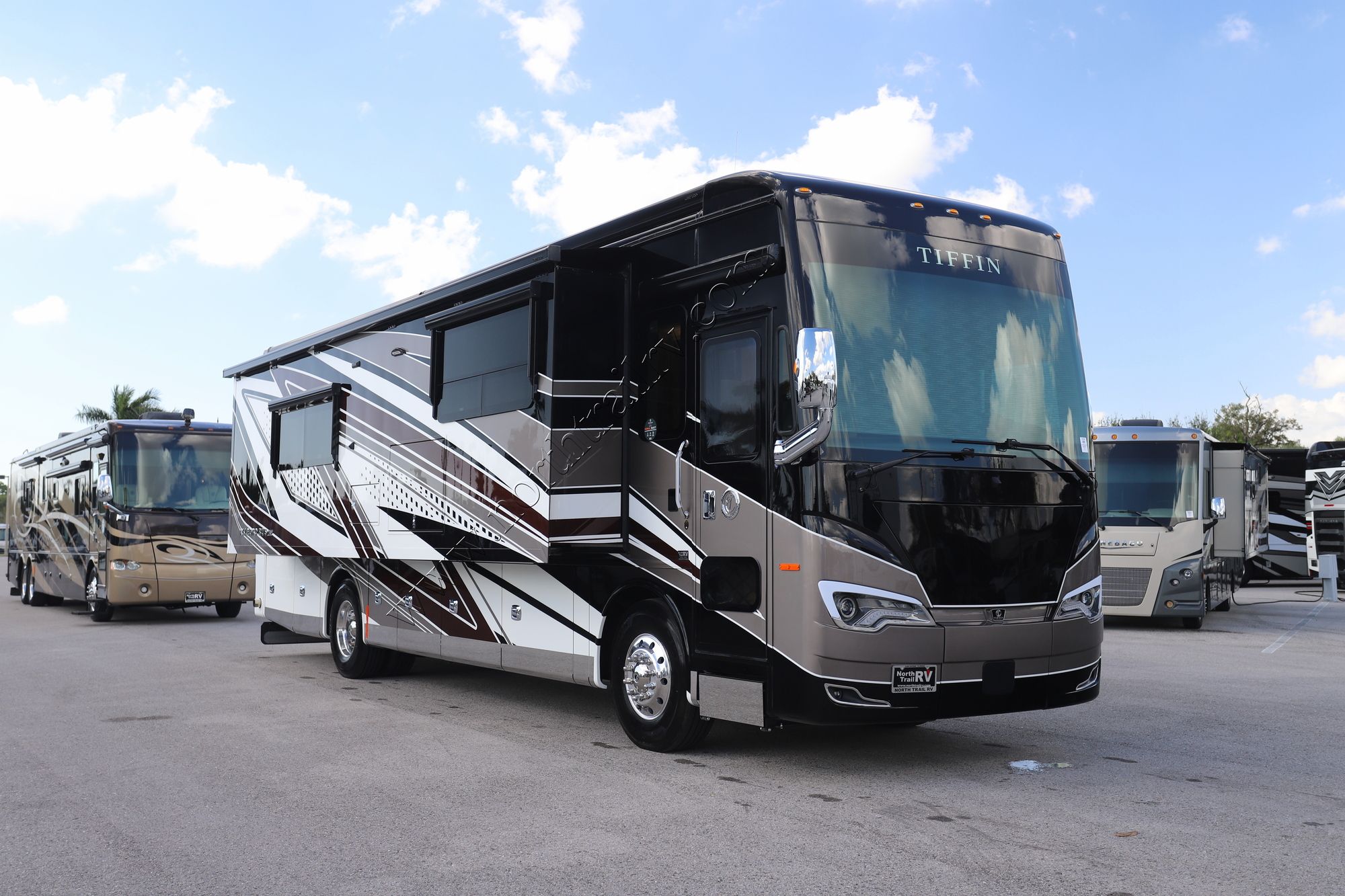 New 2025 Tiffin Motor Homes Allegro Bus 35CP Class A  For Sale