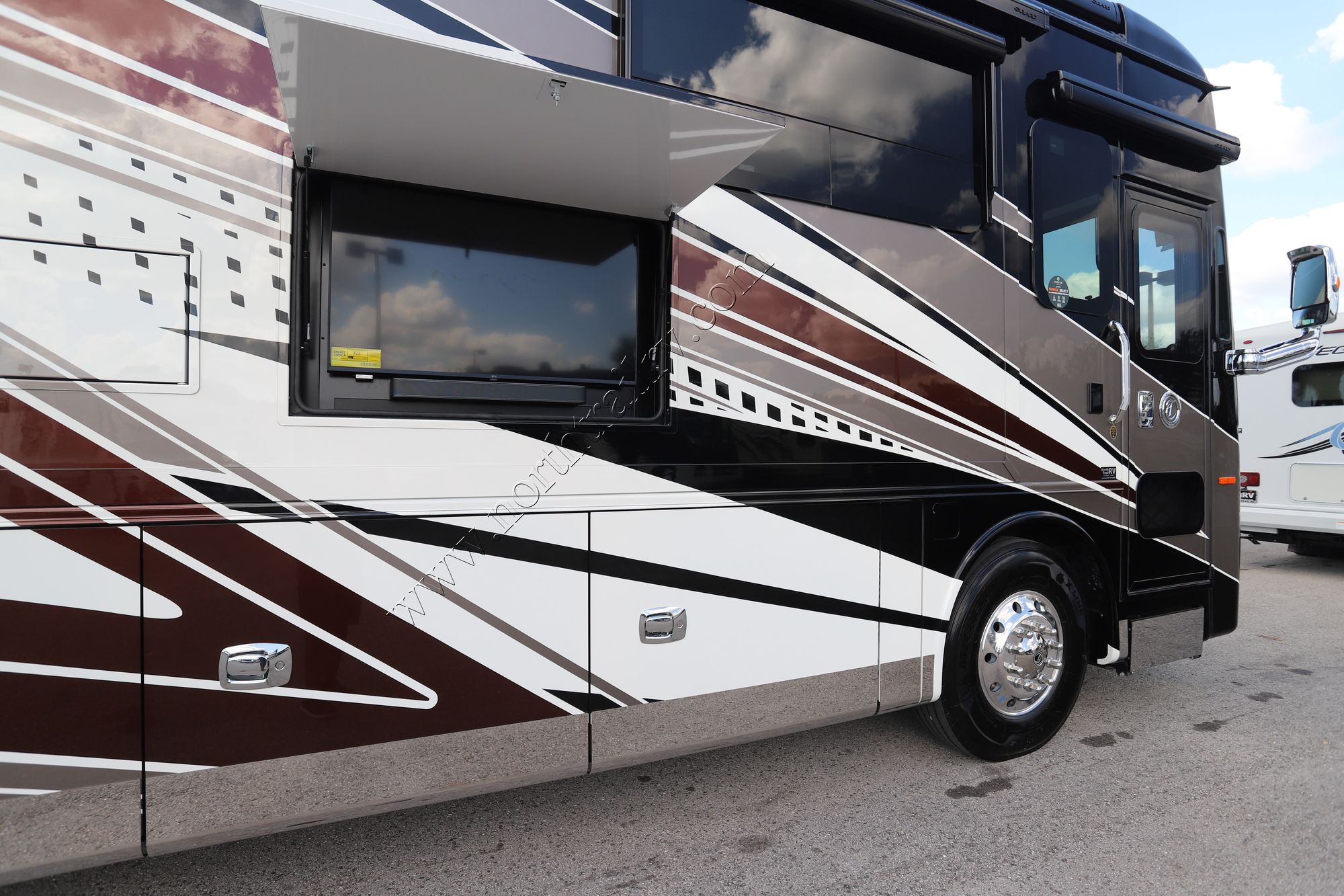 New 2025 Tiffin Motor Homes Allegro Bus 35CP Class A  For Sale