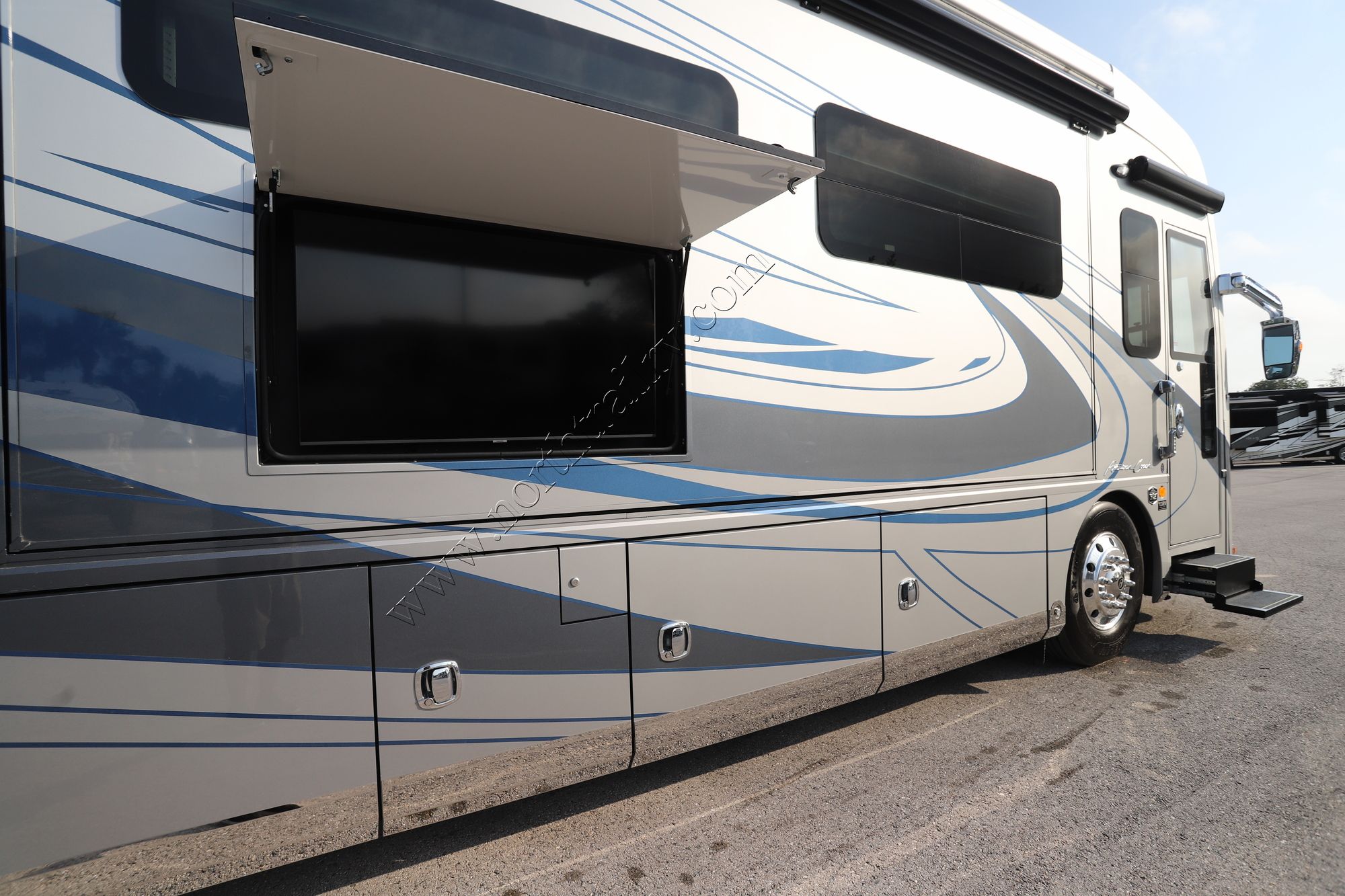 Used 2023 American Coach American Dream 45A Class A  For Sale