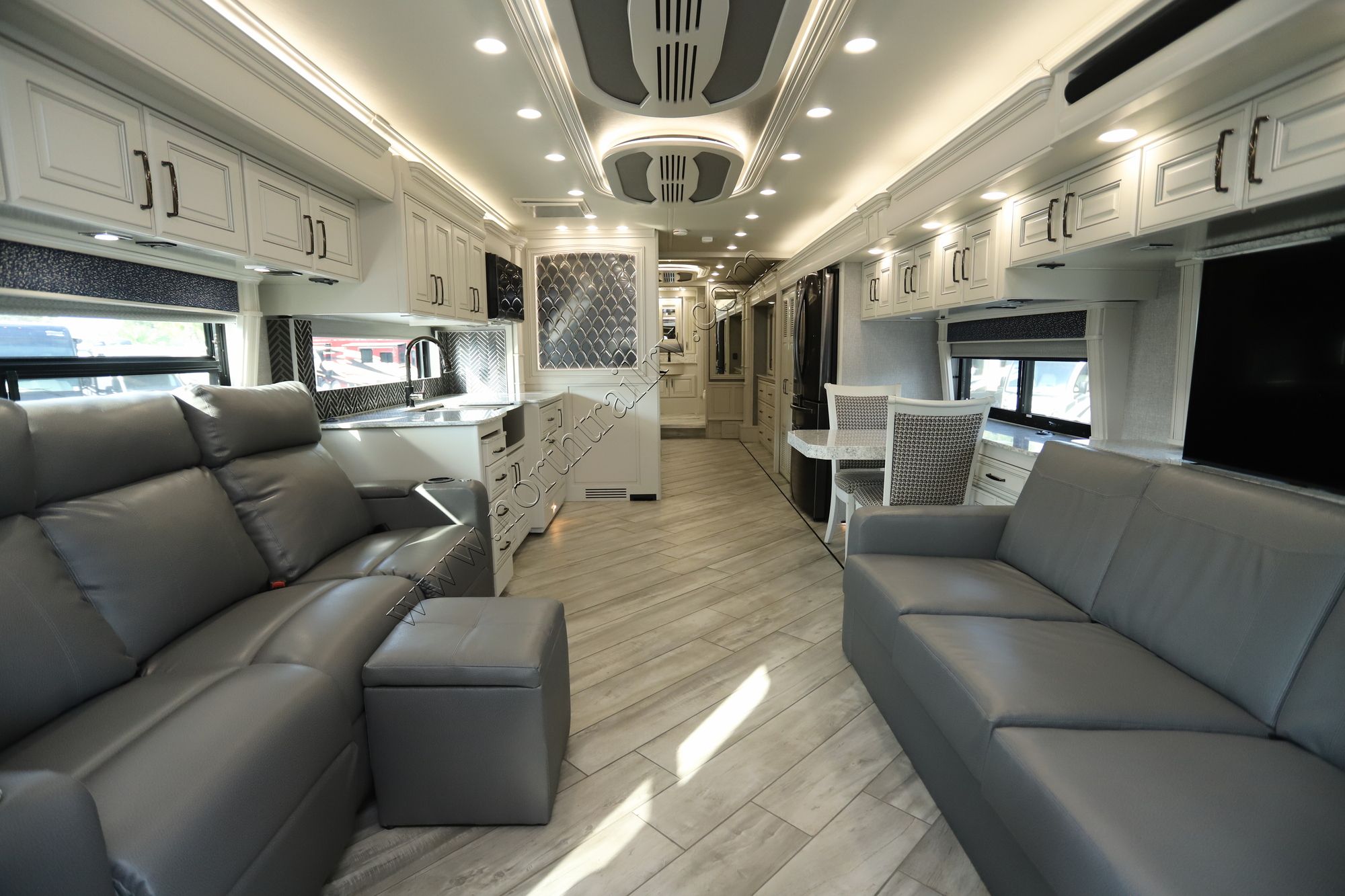 Used 2023 American Coach American Dream 45A Class A  For Sale