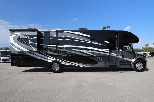 2019 Jayco Seneca 37TS