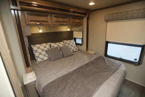2019 Jayco Seneca 37TS