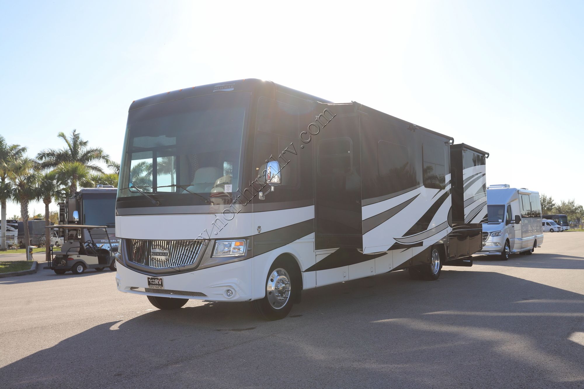 Used 2017 Newmar Canyon Star 3953 Class A  For Sale