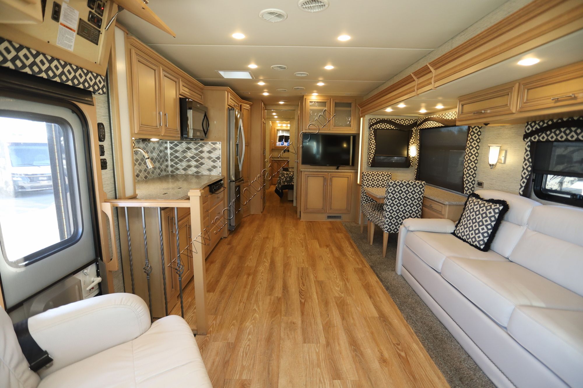 Used 2017 Newmar Canyon Star 3953 Class A  For Sale