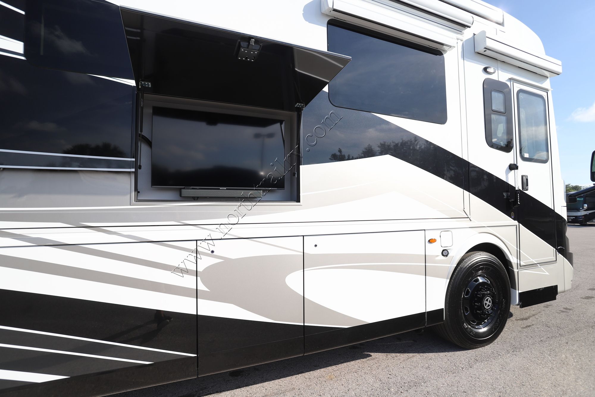 New 2025 Newmar Essex 4551 Class A  For Sale