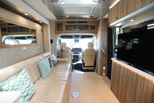 2022 Airstream Atlas Tommy Bahama