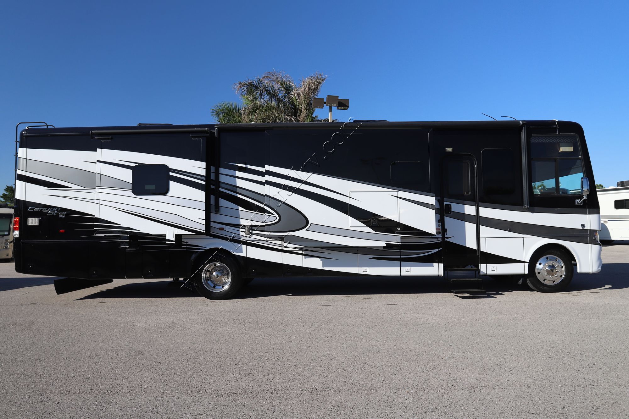 Used 2017 Newmar Canyon Star 3953 Class A  For Sale