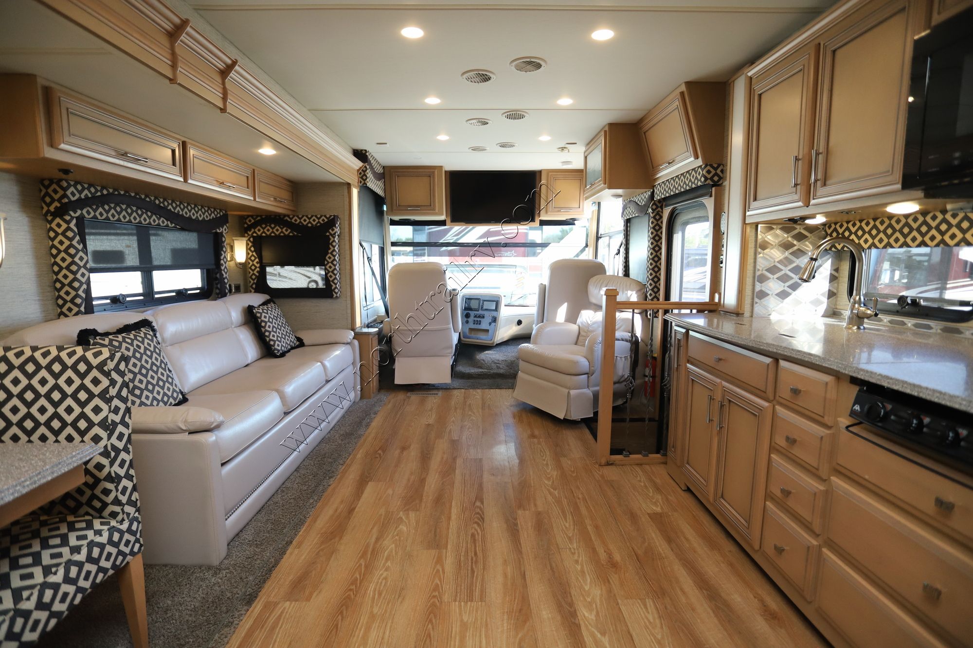 Used 2017 Newmar Canyon Star 3953 Class A  For Sale