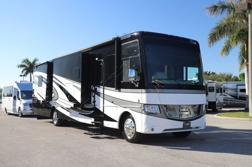 2017 Newmar Canyon Star 3953