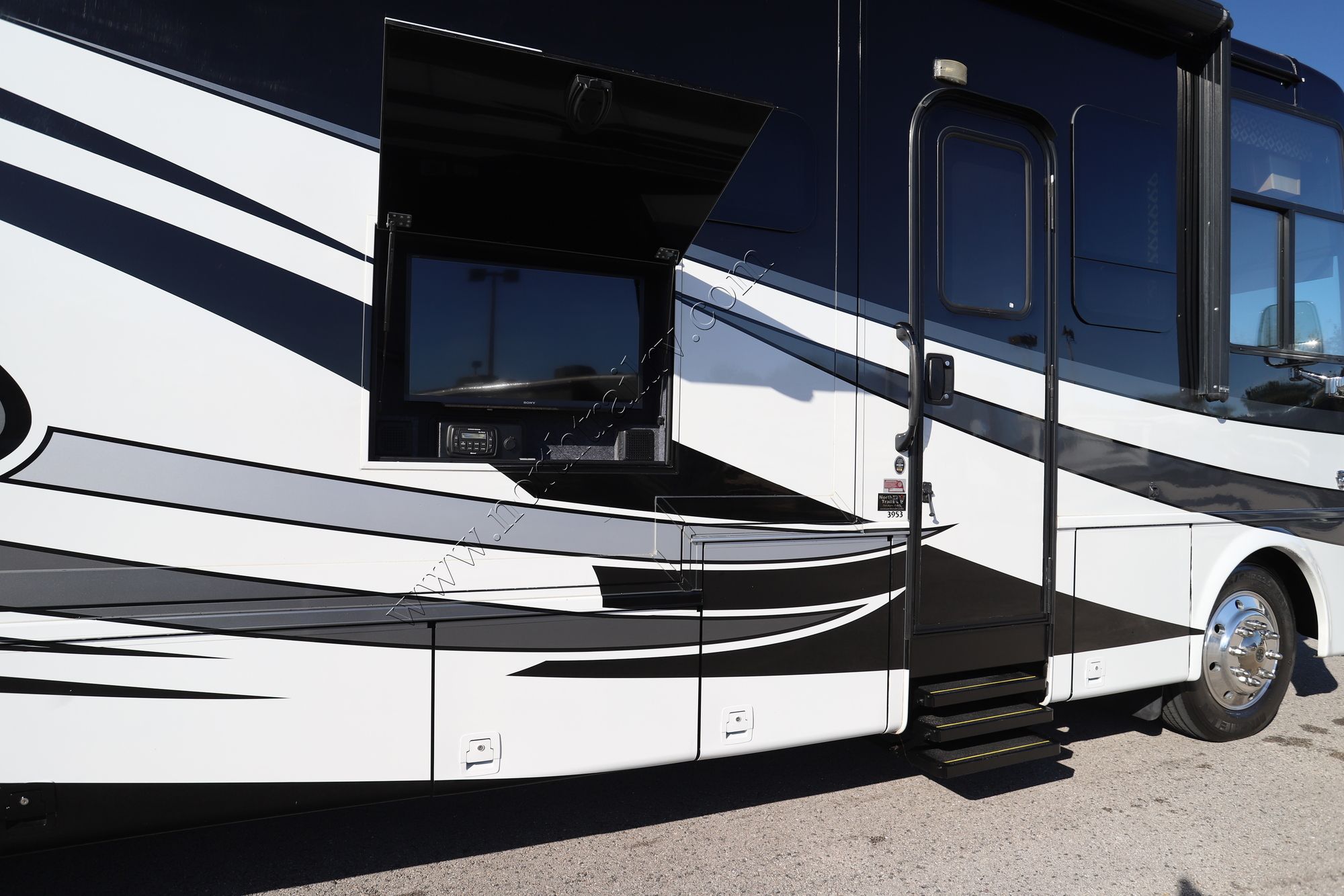 Used 2017 Newmar Canyon Star 3953 Class A  For Sale