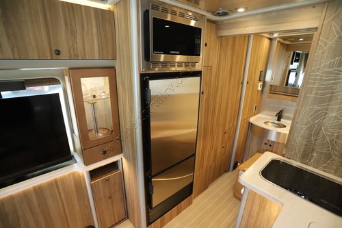 2022 Airstream Atlas Tommy Bahama