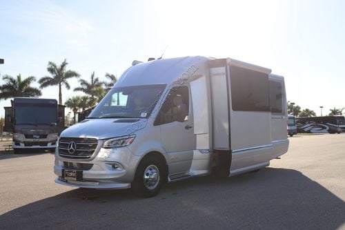 2025 Airstream Atlas Tommy Bahama