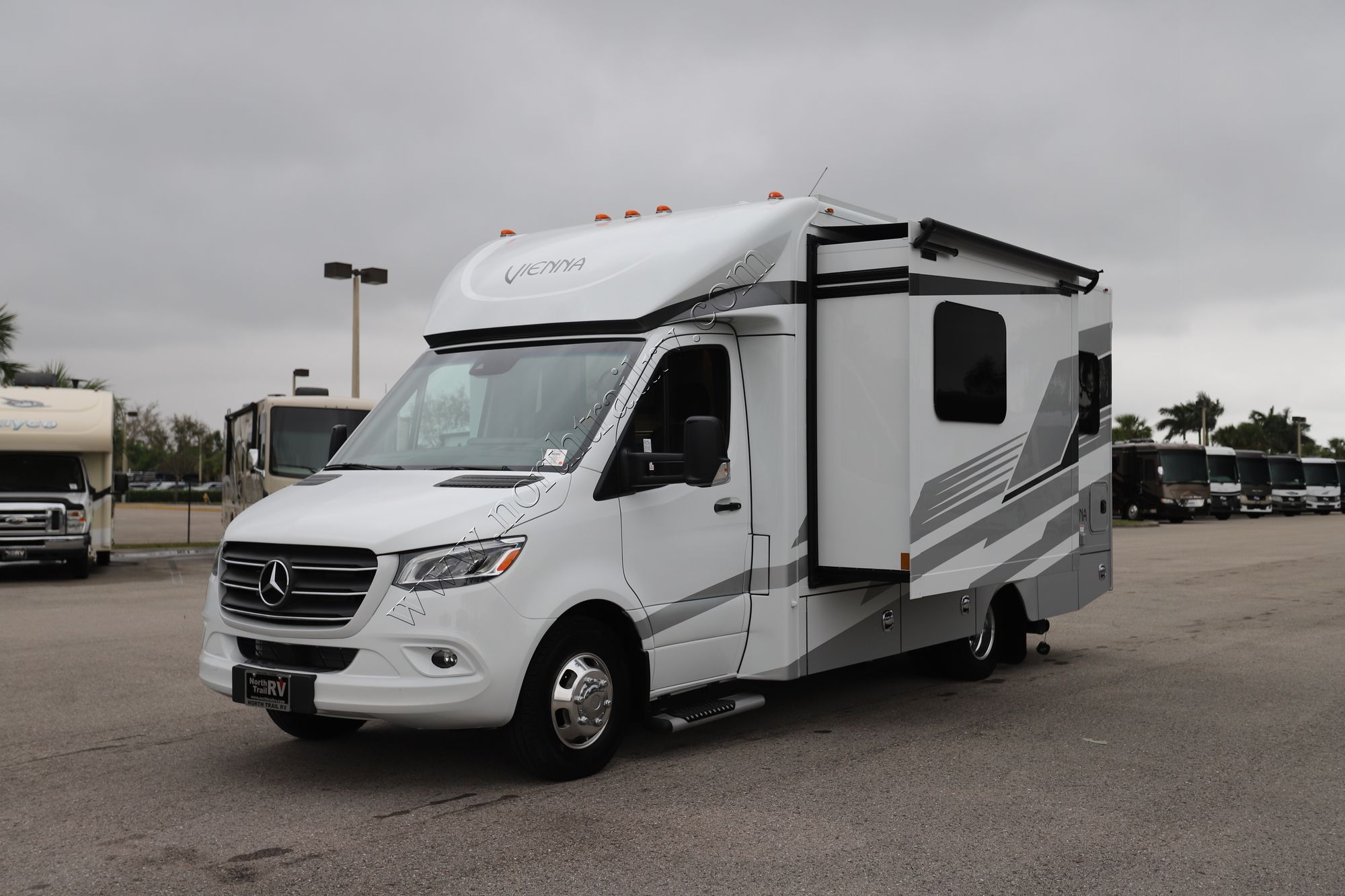 New 2025 Renegade Rv Vienna 25TBN Class C  For Sale