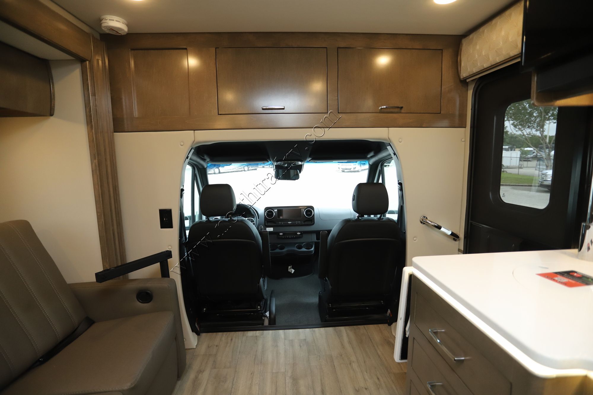 New 2025 Renegade Rv Vienna 25TBN Class C  For Sale