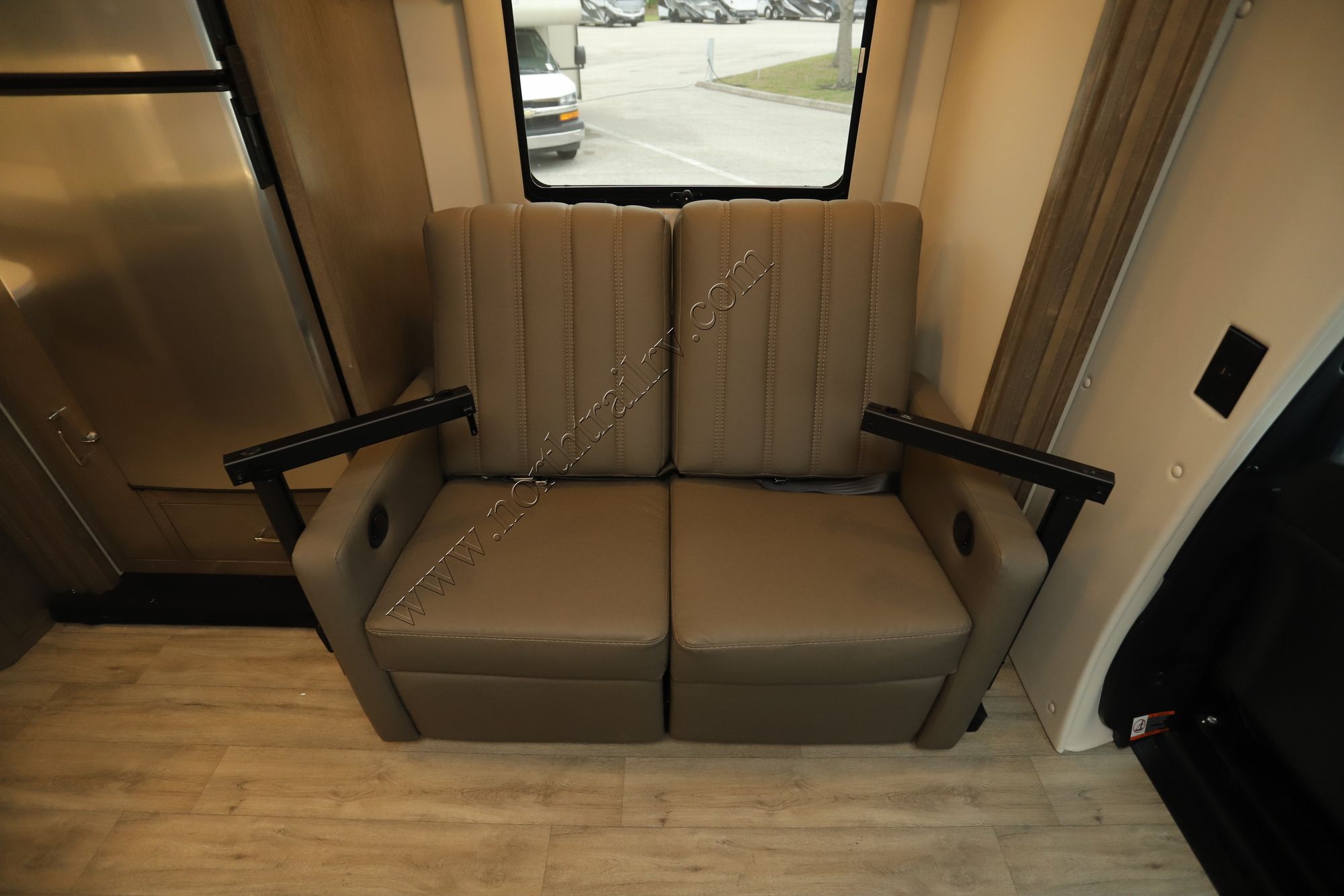 New 2025 Renegade Rv Vienna 25TBN Class C  For Sale