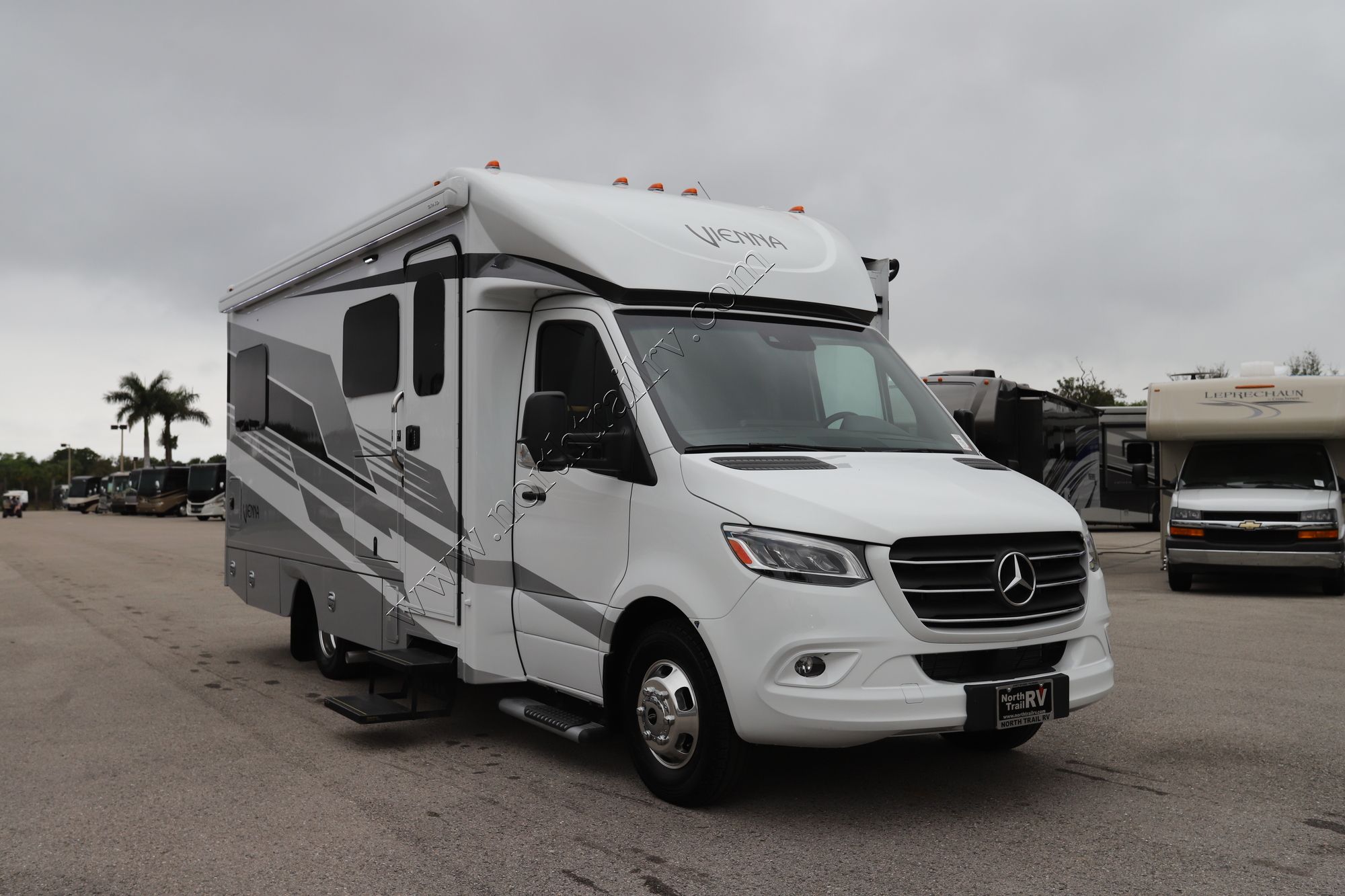 New 2025 Renegade Rv Vienna 25TBN Class C  For Sale