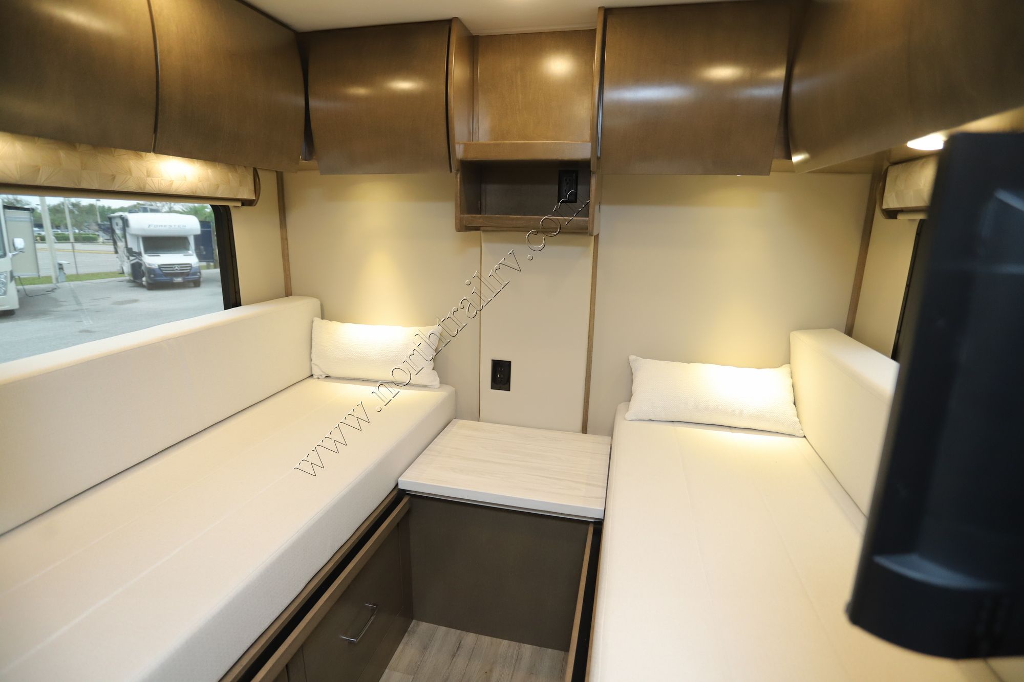 New 2025 Renegade Rv Vienna 25TBN Class C  For Sale