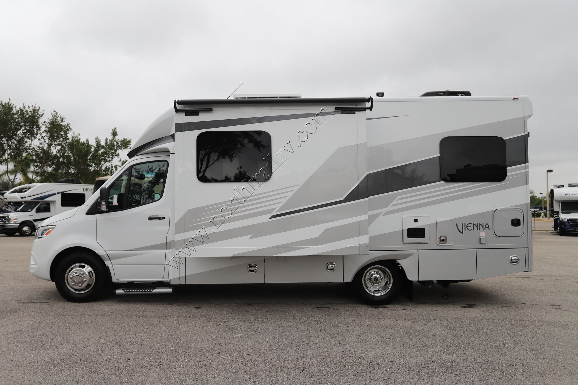 New 2025 Renegade Rv Vienna 25TBN Class C  For Sale