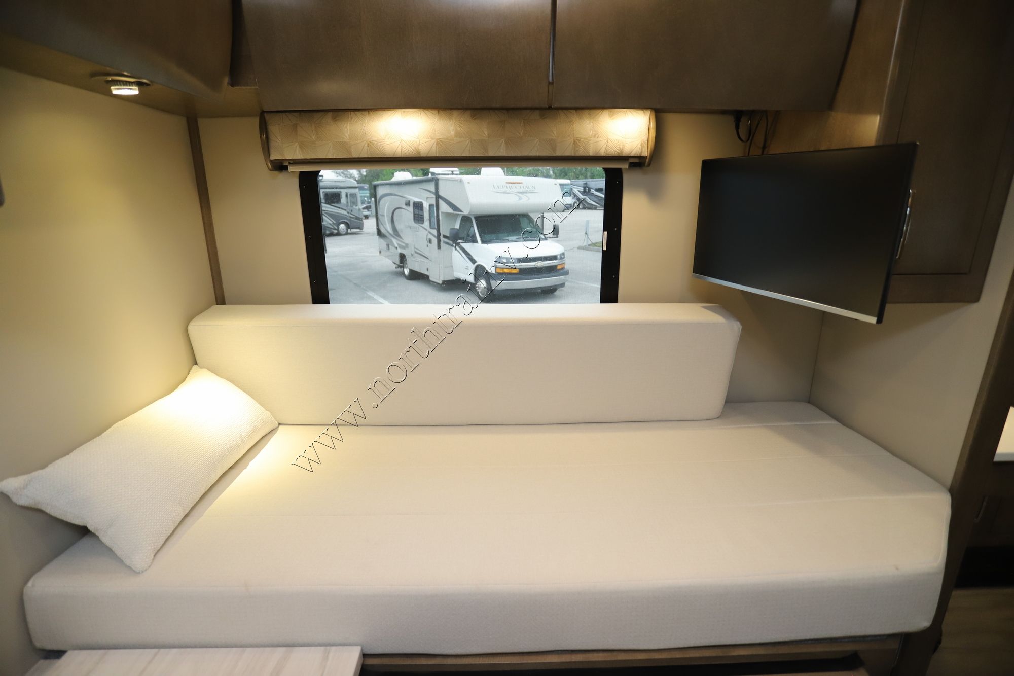 New 2025 Renegade Rv Vienna 25TBN Class C  For Sale