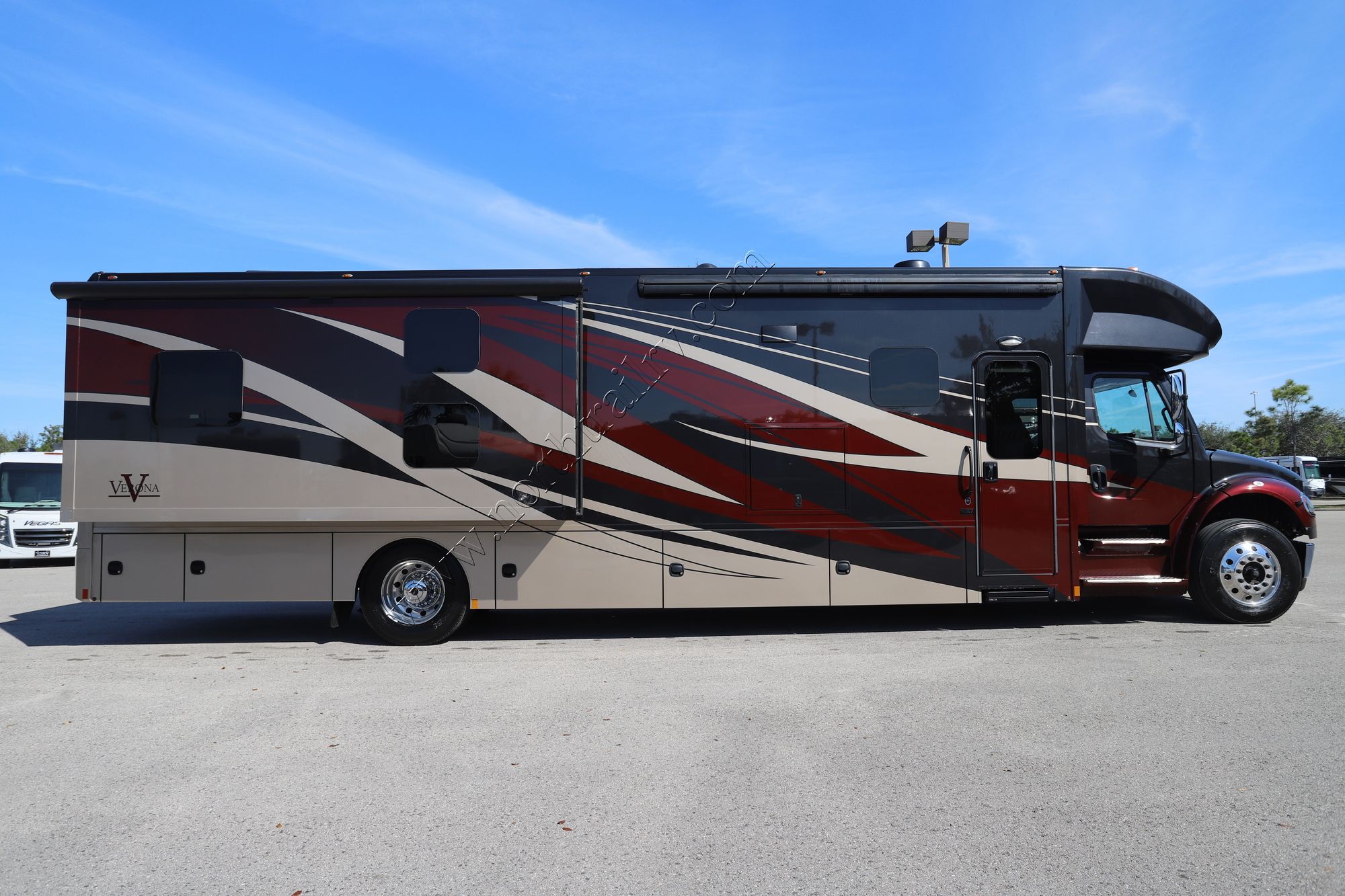 Used 2021 Renegade Rv Verona 40VBH Super C  For Sale