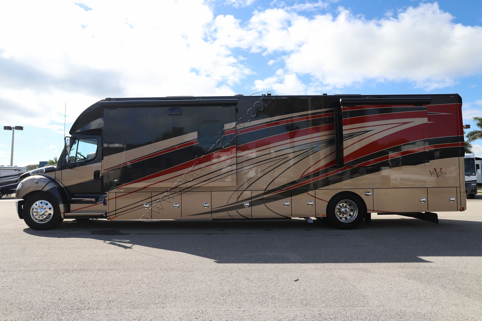 Used 2017 Renegade Rv Verona Le 40LRB Super C  For Sale