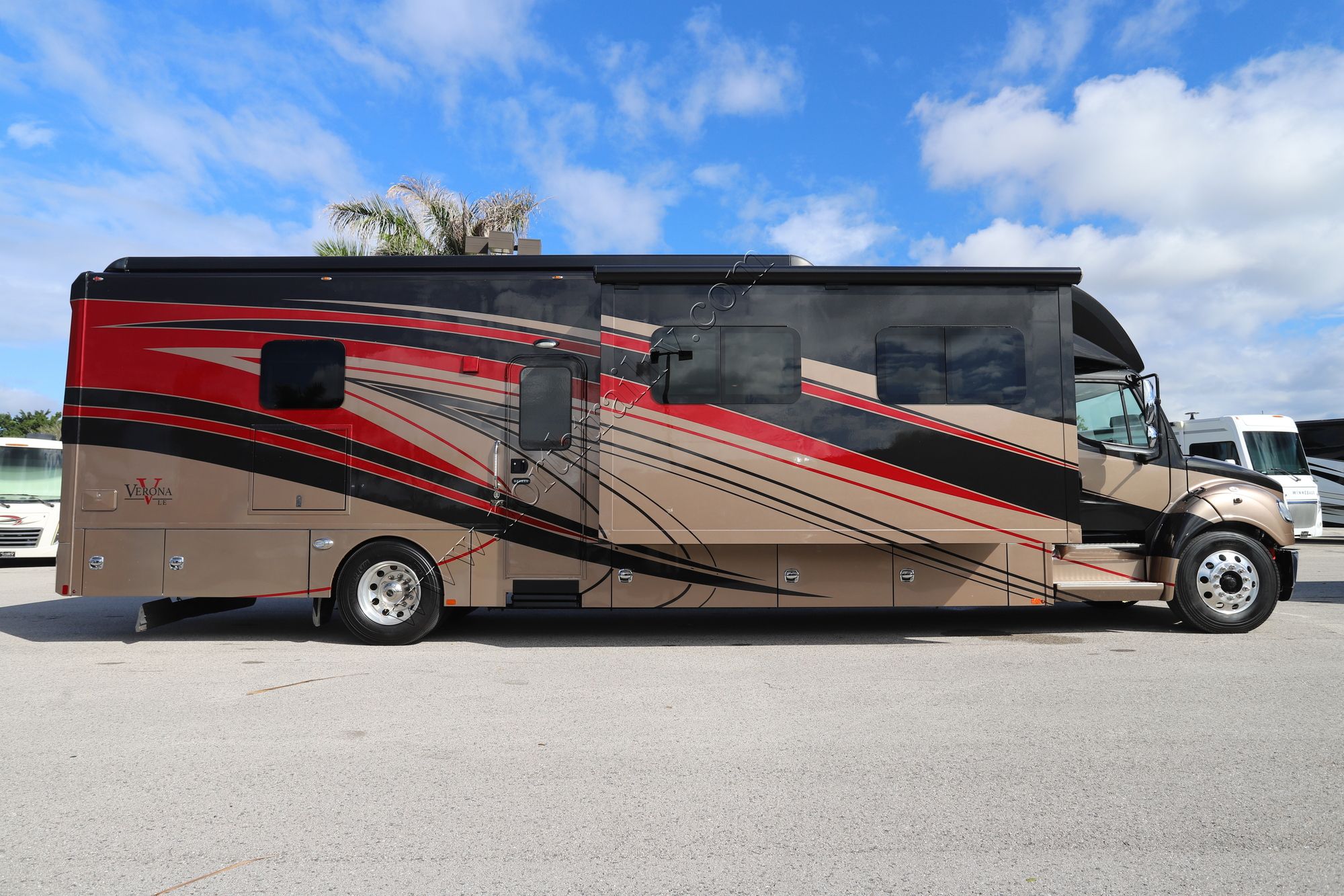 Used 2017 Renegade Rv Verona Le 40LRB Super C  For Sale