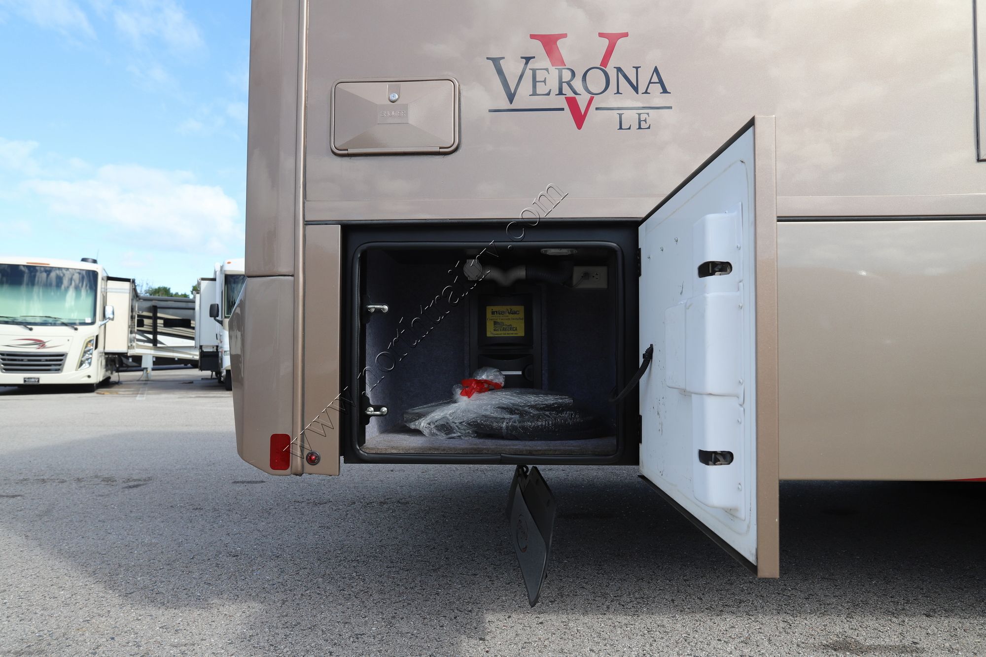 Used 2017 Renegade Rv Verona Le 40LRB Super C  For Sale