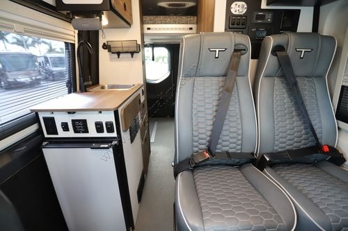 2023 Tiffin Motor Homes Gh1 4X4