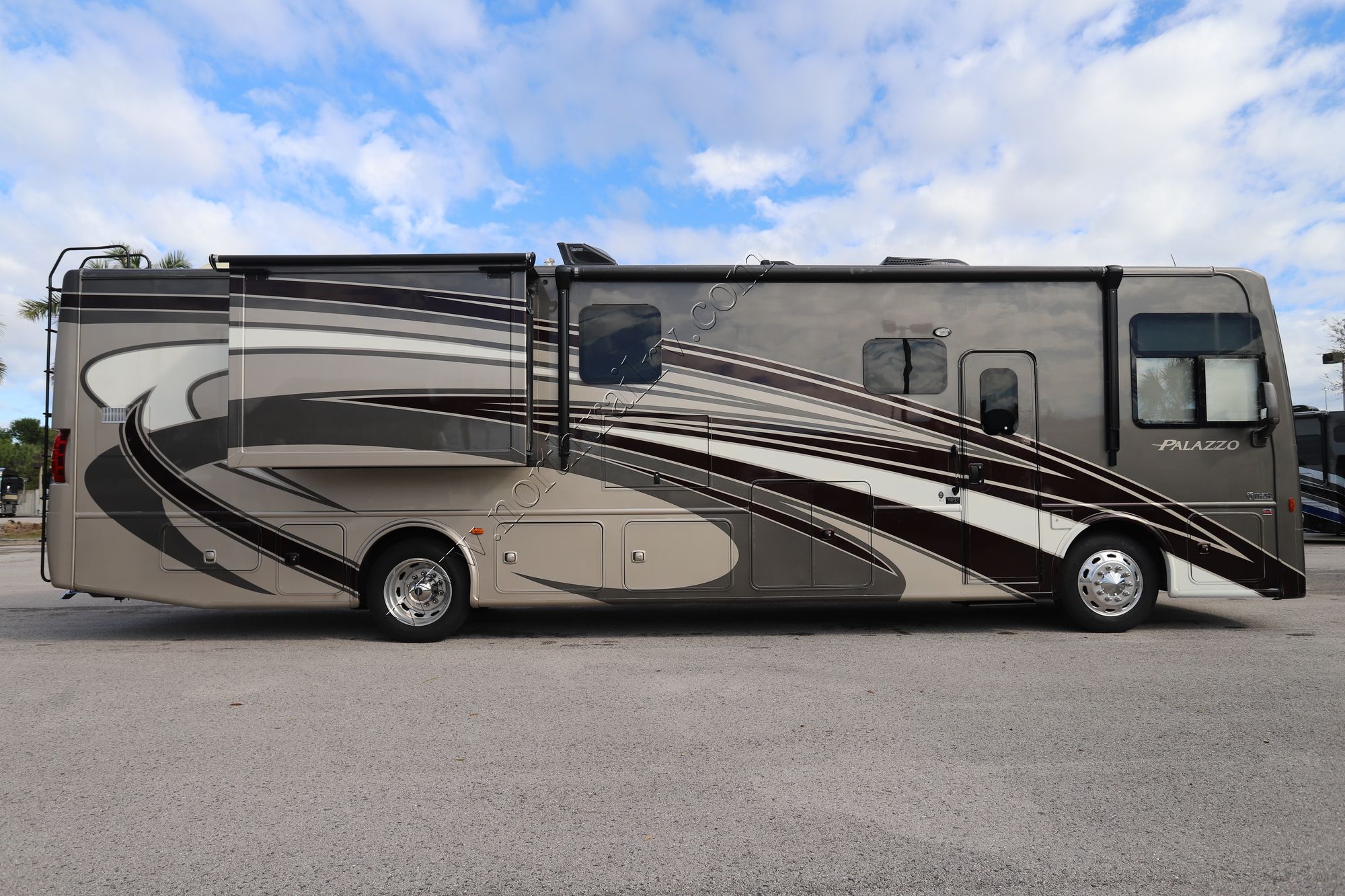 Used 2017 Thor Palazzo 36.3 Class A  For Sale