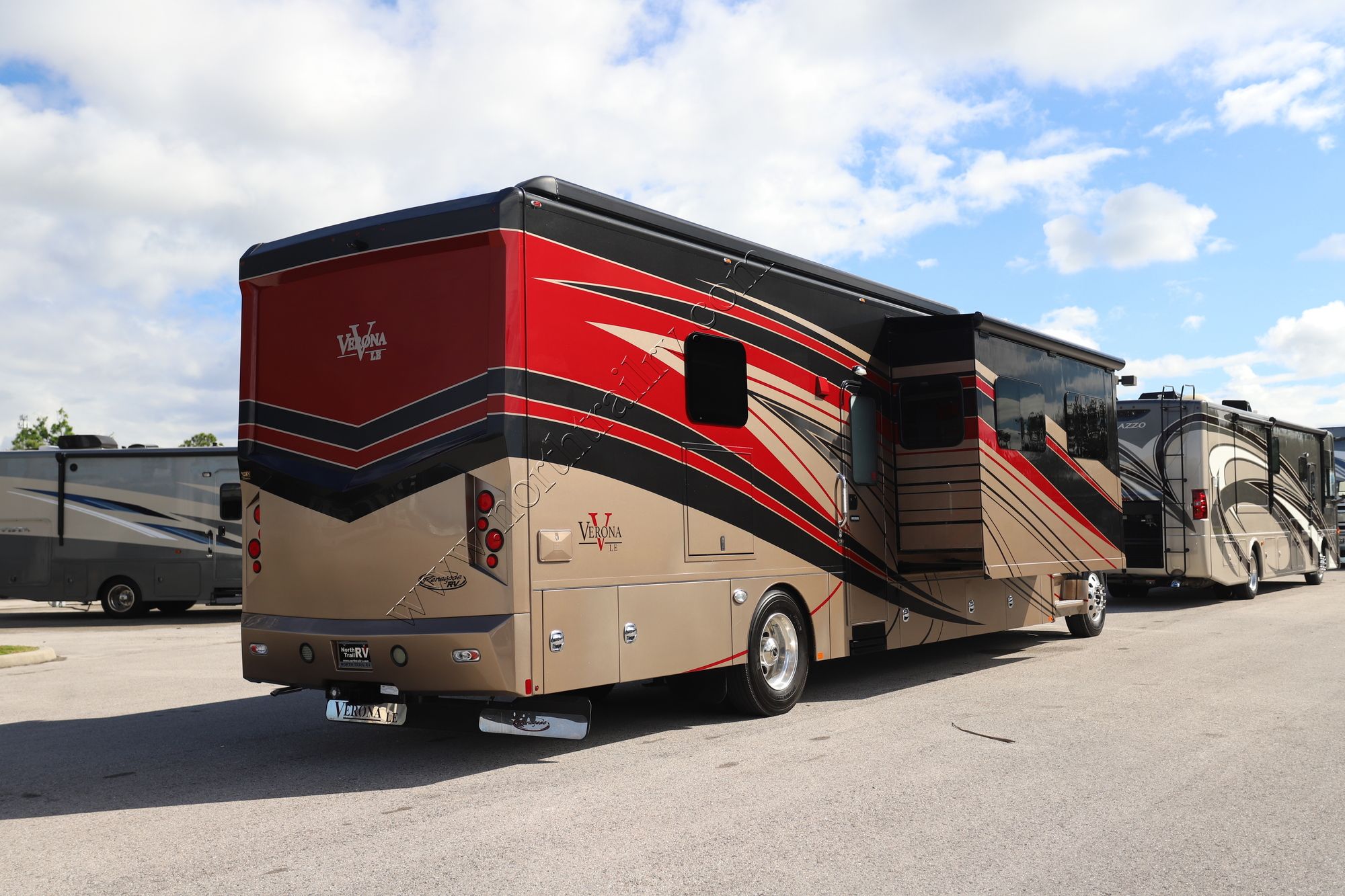 Used 2017 Renegade Rv Verona Le 40LRB Super C  For Sale