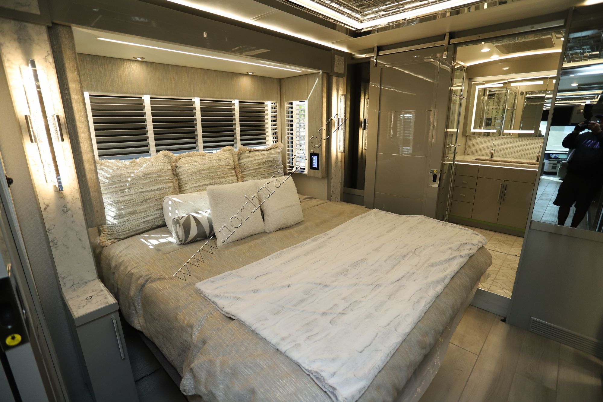 New 2025 Newmar King Aire 4596 Class A  For Sale
