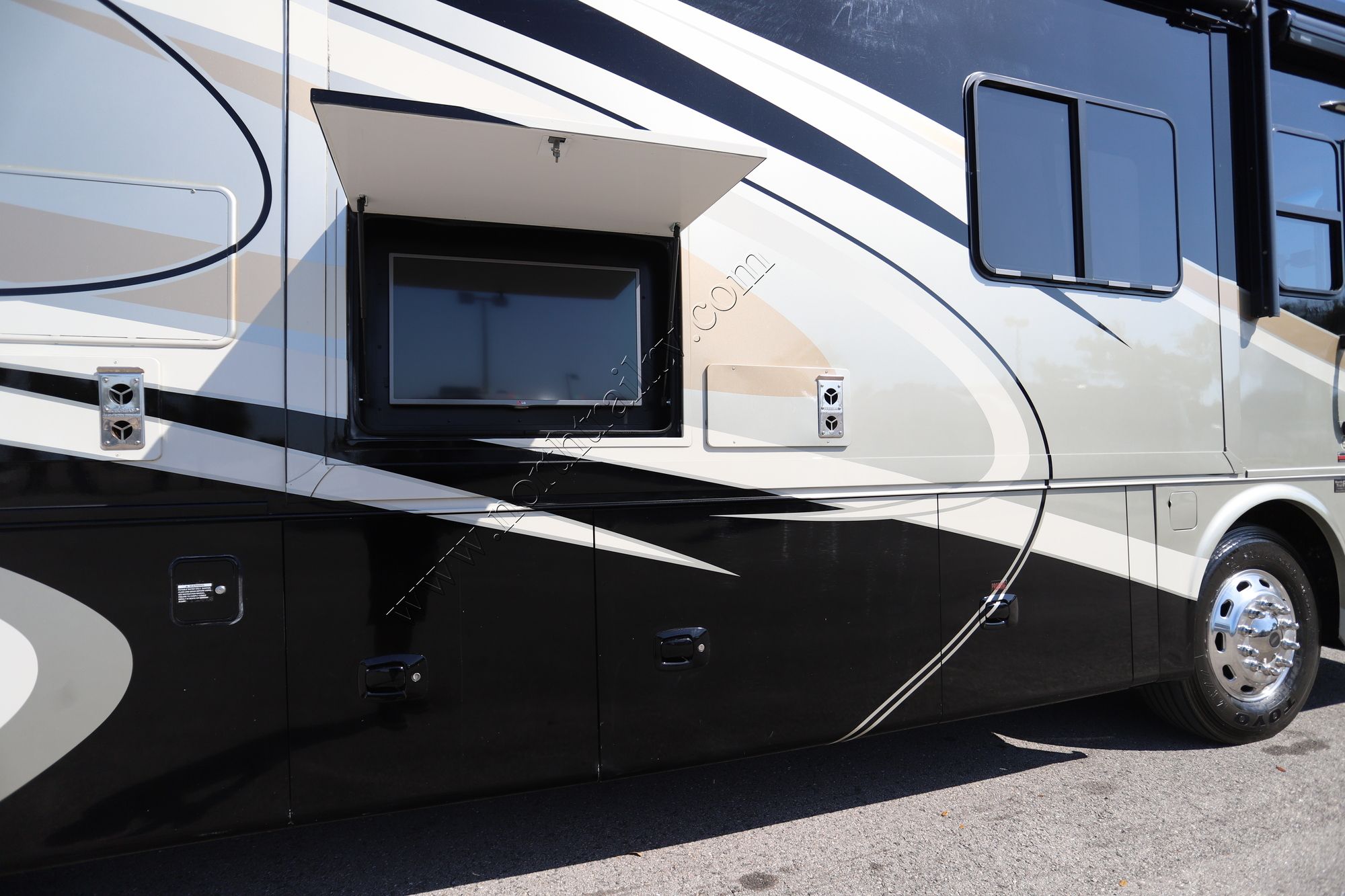 Used 2015 Tiffin Motor Homes Allegro Red 36QSA Class A  For Sale