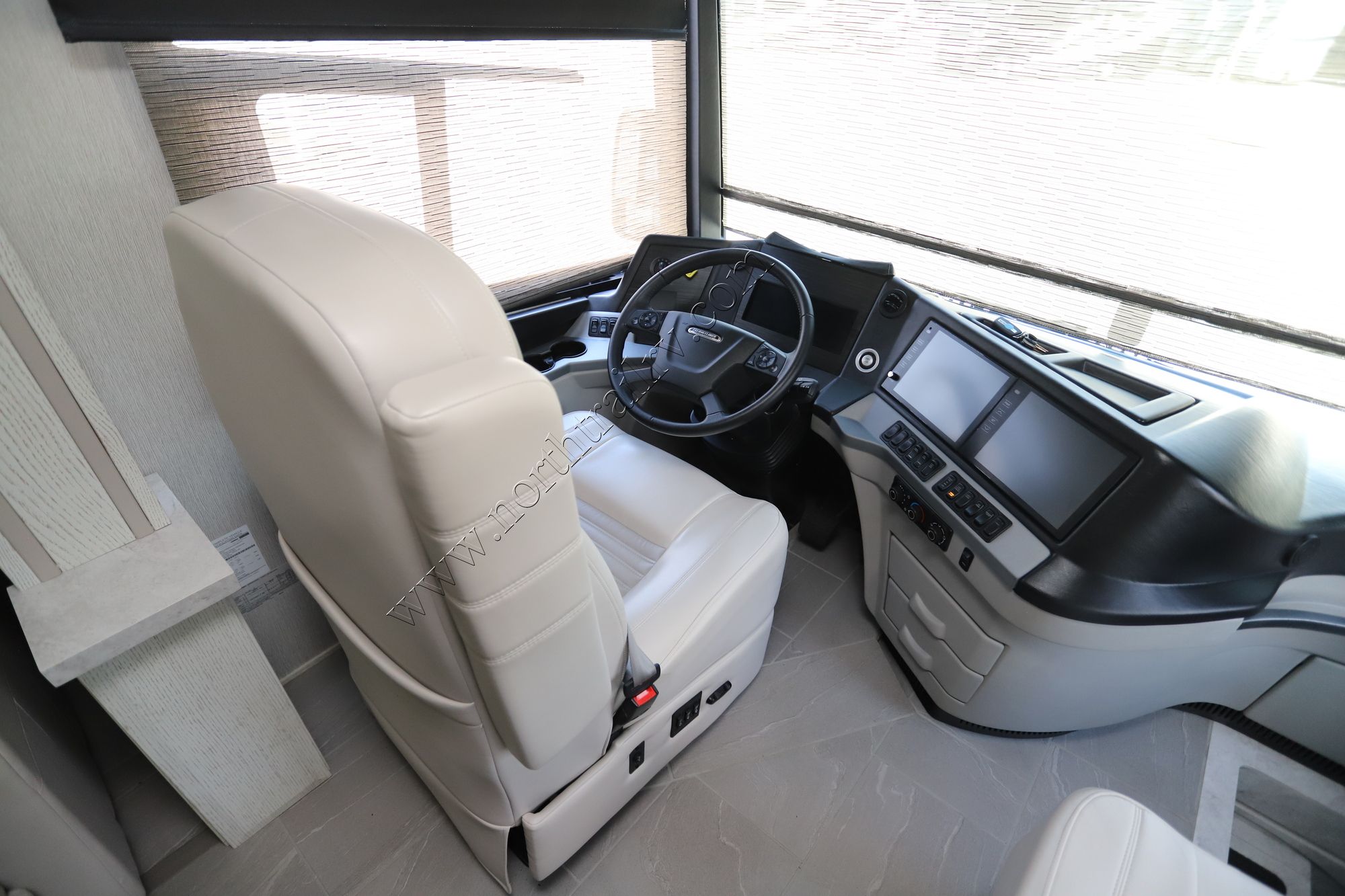 Used 2022 Newmar New Aire 3543 Class A  For Sale