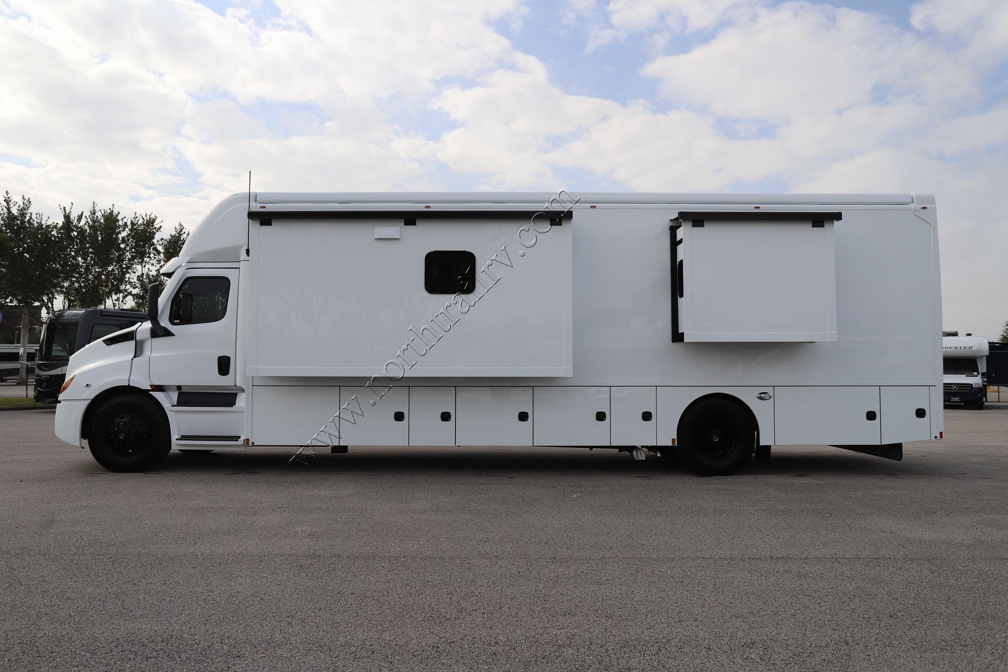 New 2025 Renegade Rv Explorer 40ERB Super C  For Sale