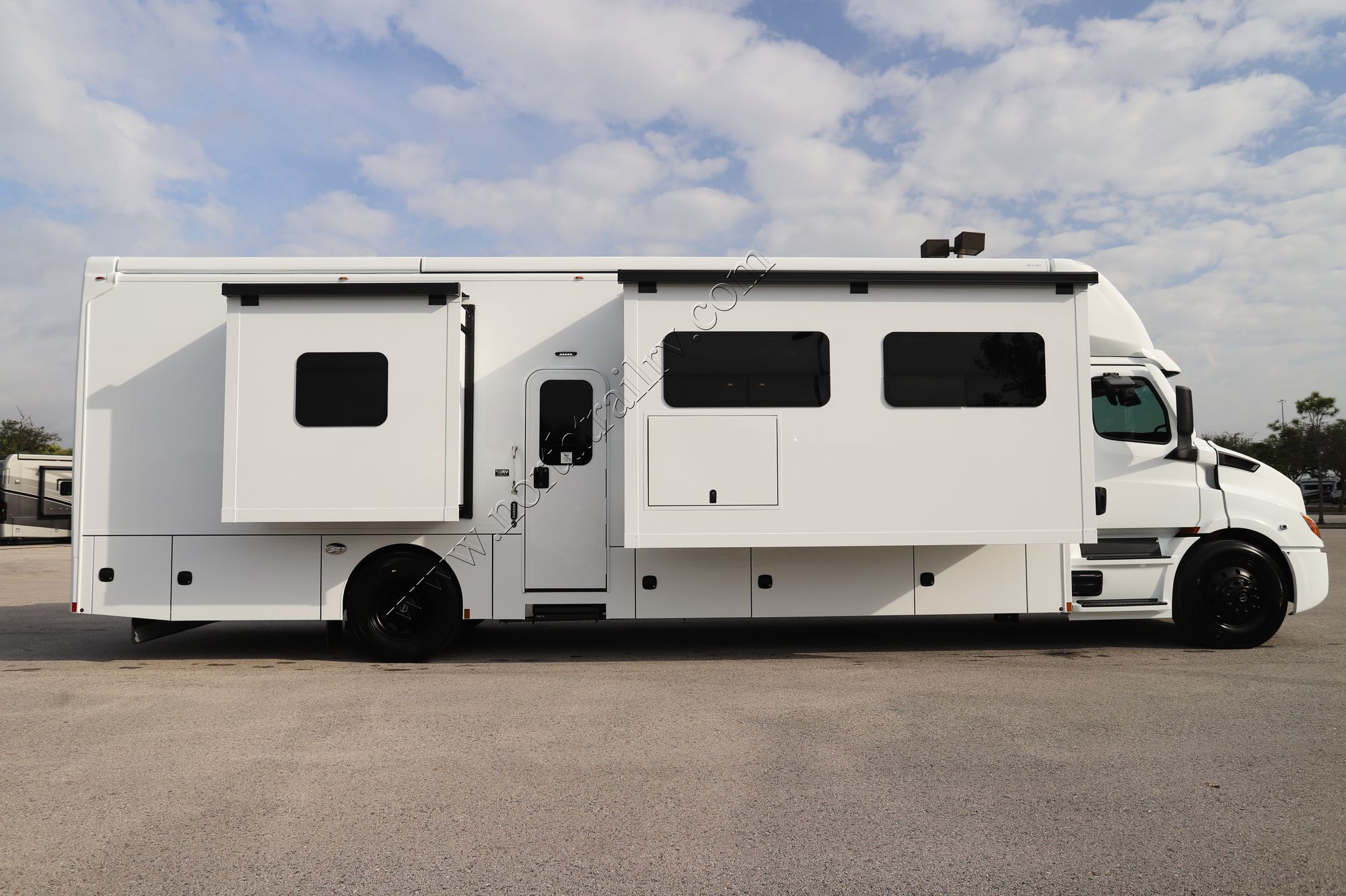 New 2025 Renegade Rv Explorer 40ERB Super C  For Sale