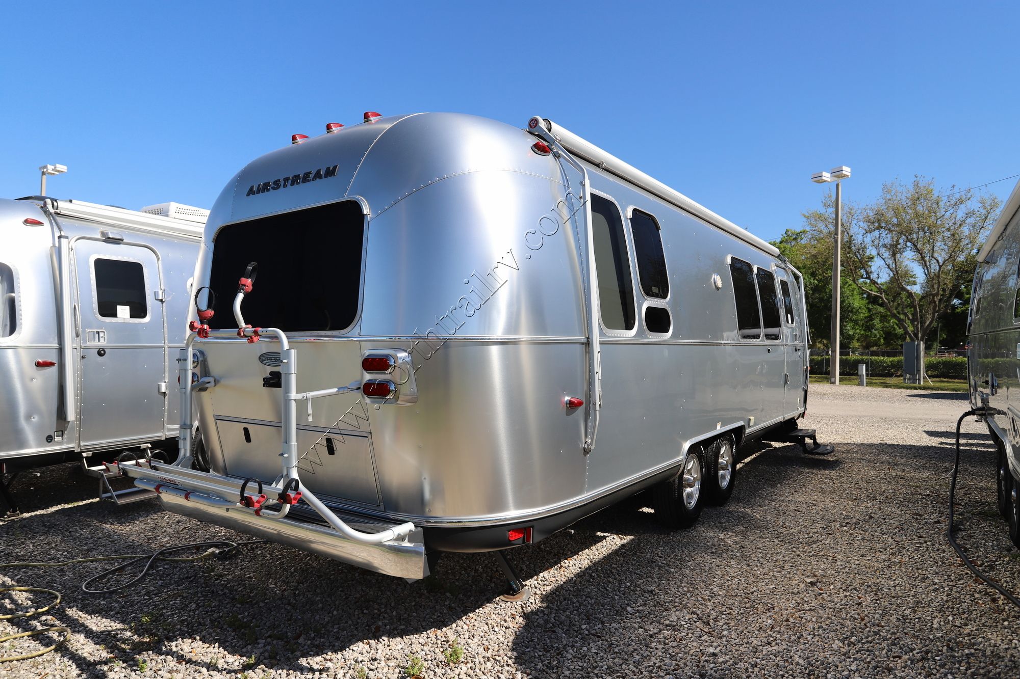 Used 2015 Airstream Flying Cloud 28RB Travel Trailer  For Sale