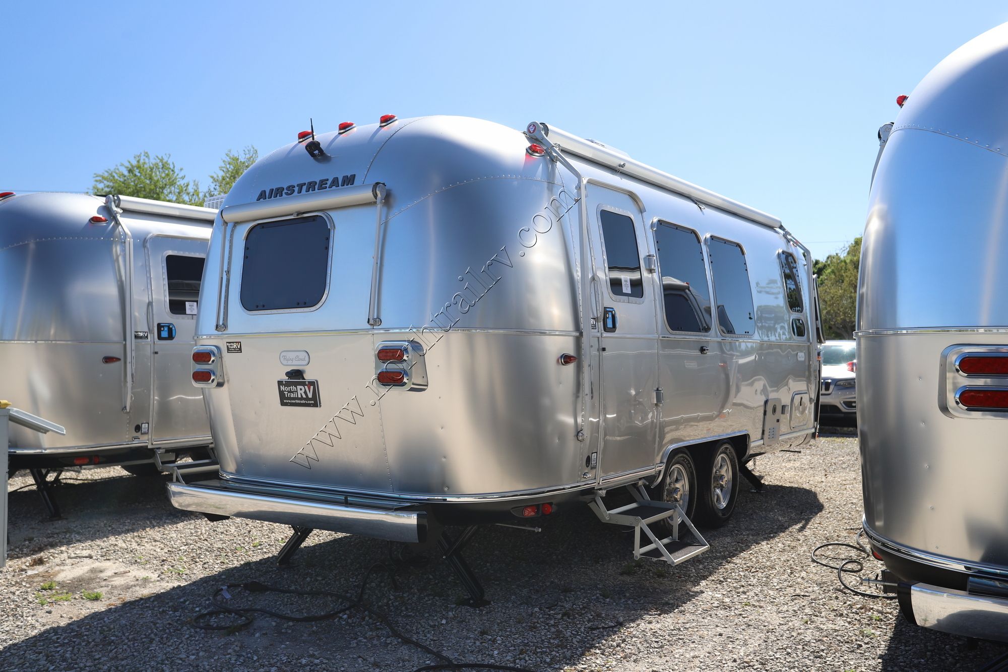 2025 Airstream Flying Cloud 23FB Travel Trailer New  For Sale