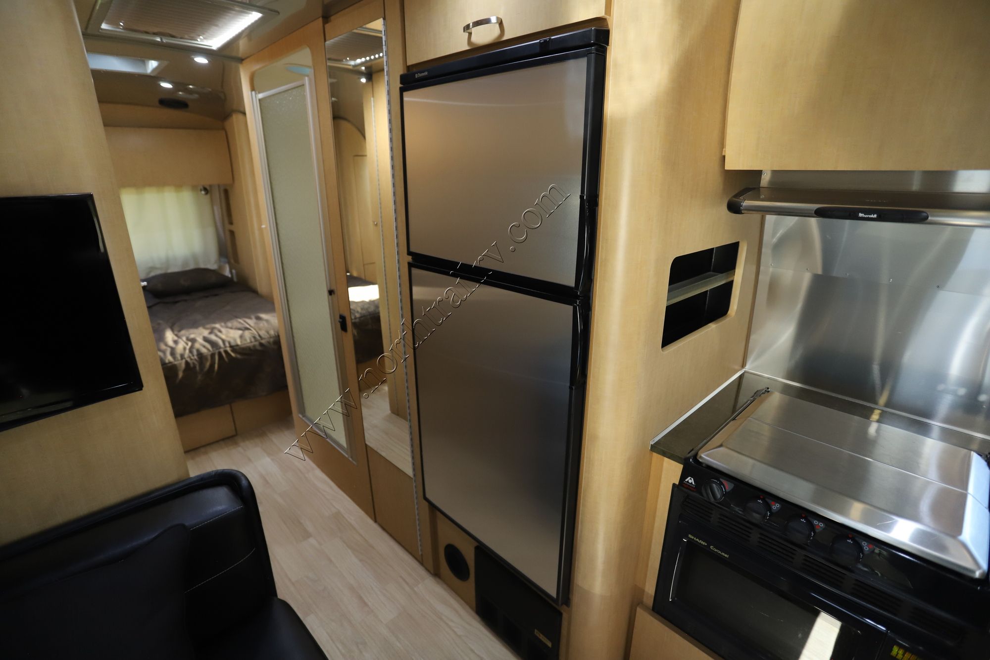 Used 2015 Airstream Flying Cloud 28RB Travel Trailer  For Sale